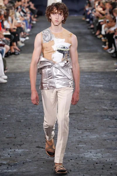 Look 11